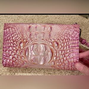 Brahmin Daisy Wristlet “MULBERRY POTION MELBOURNE” **Best Seller** 💕NWT